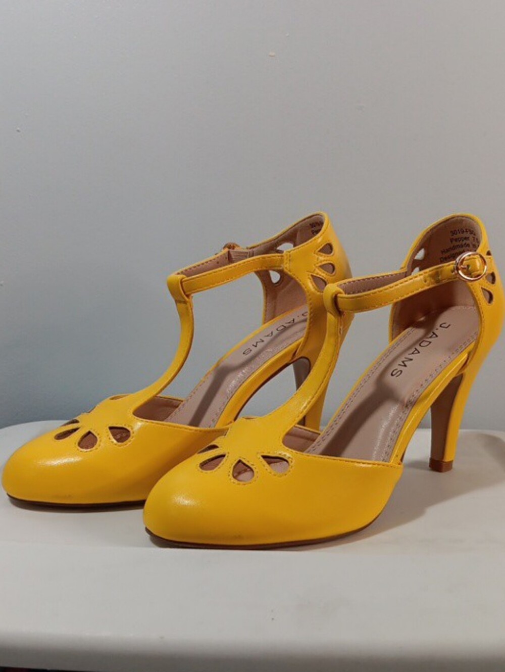 RETRO Pepper Mary Janes VTG Cutout Low Kitten Heels Retro T Strap Pumps